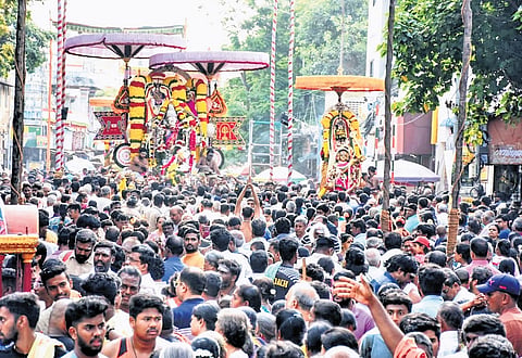The Greater Chennai Corporation, along with Urbaser Sumeet, has initiated measures to keep the festival zone litter-free through awareness