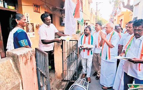 Puducherry Congress president and MP V Vaithilingam is interacting with voters of the Thattanchavady constituency.