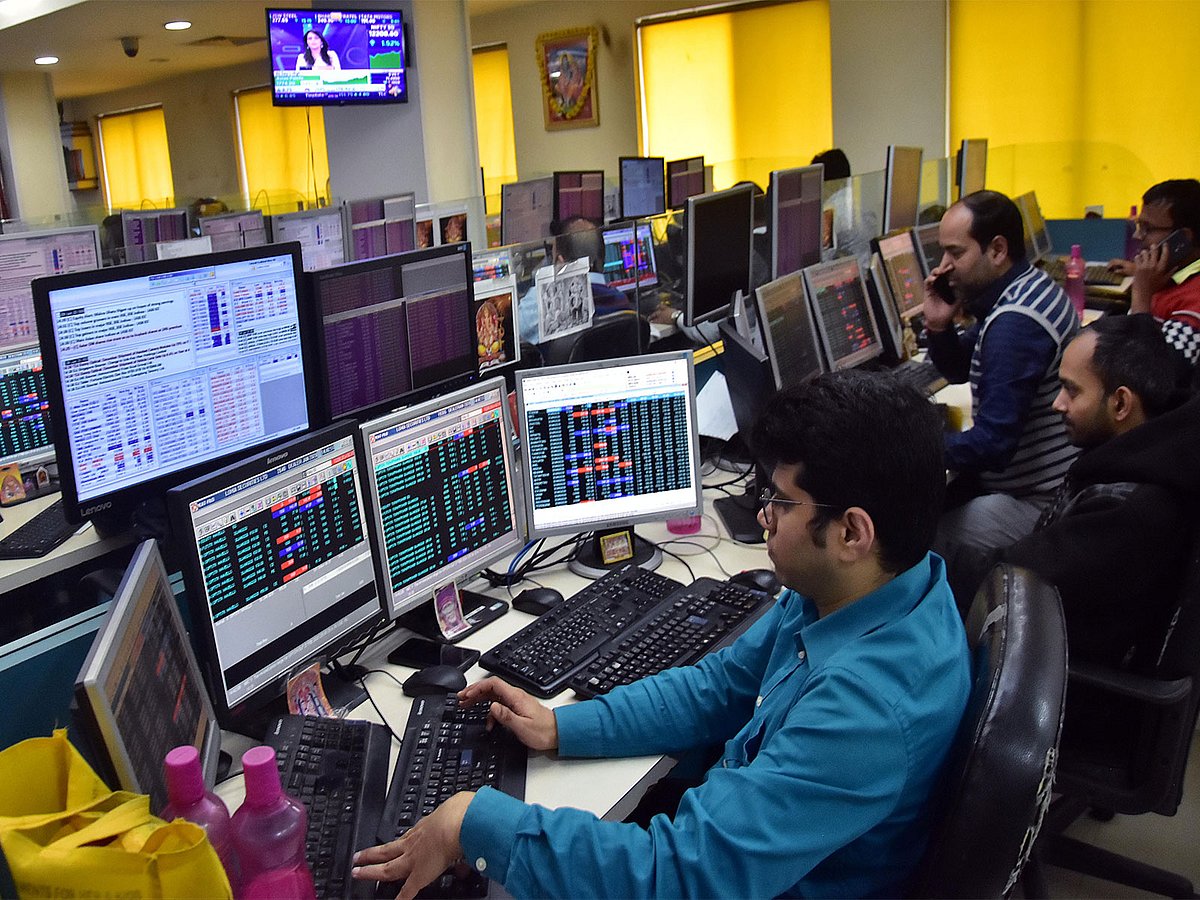 Market crashes, investors lose Rs 6.5 lakh crore; Gold and jewellery stocks severely hit