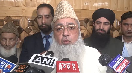 Chief of All India Imam Organisation Umer Ahmed Ilyasi speaking to reporters in Srinagar. 