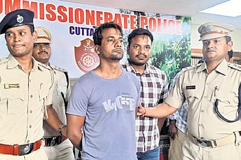 Raja Sahani, a  dreaded criminal, he frequently changed his locations, identity and occupations to evade arrest. 