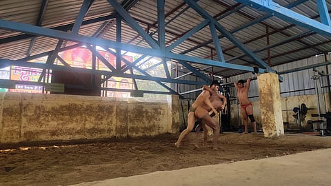Between Mud and Mat

