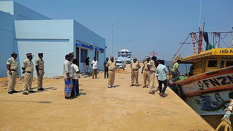 Nellore Special Task Force patrolling boat Police  seized a Tamilnadu  fishing boat  on the sea, later the boat along with TN fishermen brought to Juvvaladinne fishing harbour in Nellore District for further investigation. 
