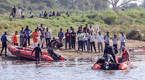SDRF personnel during a search operation in the Yamuna river after a boat carrying pilgrims capsized on Friday, near Kesi Ghat, in Mathura district, Saturday, April 11, 2026. 