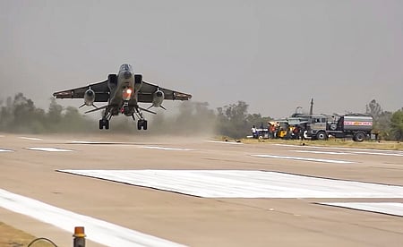 An Indian Air Force (IAF) Jaguar fighter jet lands on the Purvanchal Expressway 