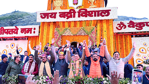 At 6:15 AM, the sanctum sanctorum of Badrinath was unlocked, inviting thousands of devotees to seek blessings. 