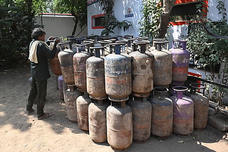 The clarification came a day after the price of a 14.2-kg domestic LPG cylinder was raised by Rs 29, taking the retail price in Delhi to Rs 942 from Rs 913.