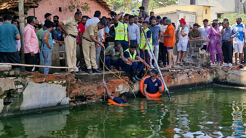 SDRF team and others search for the body of the second victim in the well in Belagavi on Sunday.