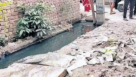 When no trace of her was found, fears arose that she might have fallen into an uncovered drain running along Mukundpur Ram Janaki Path in Ishu Vihar.