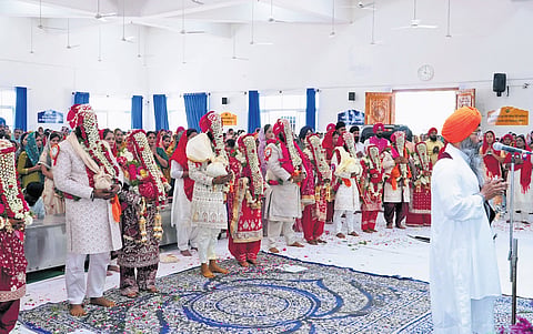 Organised under the guidance of the Gurudwara’s Prabhandak Committee, the “Samuhik Vivah Samagam” witnessed hundreds of members from the Sikh community across Telangana blessing the newlyweds.