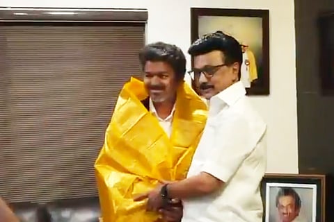 The two leaders also exchanged bouquets and draped each other with silk shawls.