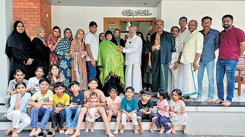 Tirur MLA-elect Kurukkoli Moideen honouring Mariyammu on Mother’s Day in the presence of some of her children and grandchildren.