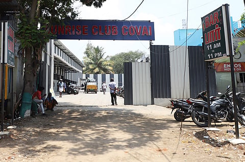 An FL2 bar located near Munthi Vinayagar Temple in Puliyakulam.
