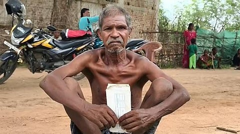 The ‘proof of death’ walk taken out by a tribal man, Jitu Munda, where he carried the skeletal remains of his sister to the Odisha Gramin Bank branch in Malliposhi of Keonjhar district, as evidence of her death. 