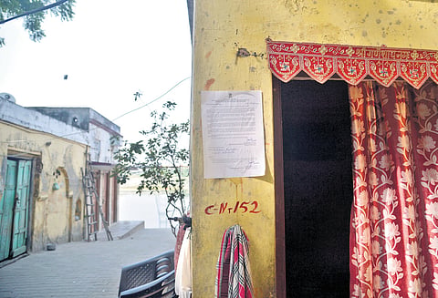 DDMA issued Yamuna Bazar residents notices to vacate the settlement in 15 days or face action.