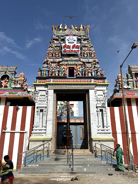 Chennai Ravishwarar temple: Siva Linga worshipped by Surya and Vyasa