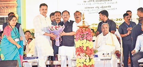 MLC KN Rajendra welcomes Home Minister Dr G Parameshwara to the ‘Sadhana Samarpana Samavesha’ organised  by the Congress to mark three years in office 