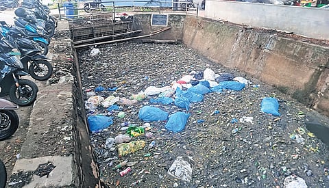 Pazhavangadi stretch of the Amayizhanchan canal filled with waste 