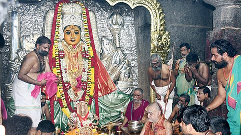 Sri Shankara Vijayendra Saraswati Swami performs puja at Sri Bhadrakali temple in Warangal on Wednesday.
