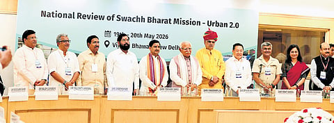 Highlighting Andhra Pradesh’s integrated approach to solid and liquid waste management, the Minister noted that the State has introduced door-to-door garbage collection.