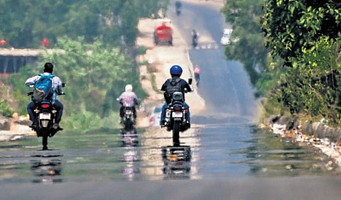 A heat mirage on XIMB-Utkal Hospital road in Bhubaneswar on Thursday | DEBADATTA MALLICK