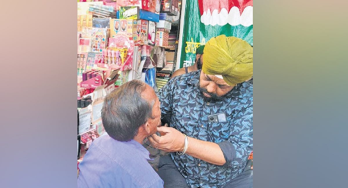 Old Delhi’s 'dentists' fix smiles for just Rs 250 a tooth