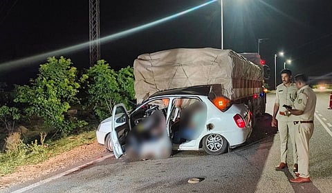 The vehicle crashed into a stationary truck near a dhaba at Tumkurlahalli Gate on the Bidar–Srirangapattna National Highway 150A in Karnataka’s Chitradurga district.