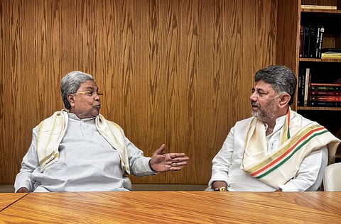 Karnataka Chief Minister Siddaramaiah (L) with Deputy Chief Minister DK Shivakumar.