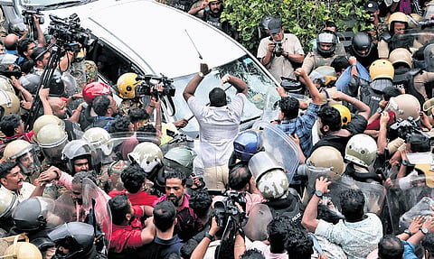 CPM workers vandalise the vehicle of ED officials as they return from a raid at the residence of Leader of Opposition Pinarayi Vijayan in Thiruvananthapuram.