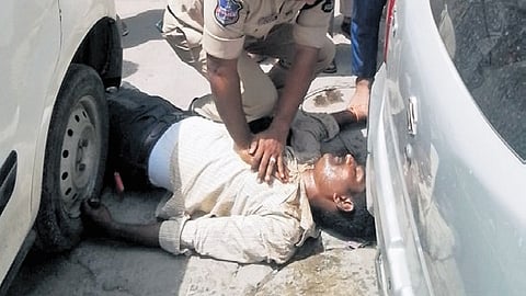 Constable B Suresh administers CPR to injured TGSPDCL assistant lineman Raju Naik in the city on Thursday