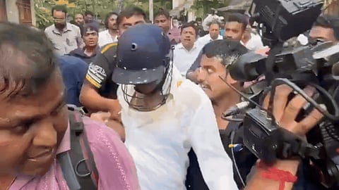 Angry local residents hurled stones, shoes and eggs at Abhishek Banerjee when he visited the residence of Trinamool Congress worker Sanju Karmakar in Sonarpur.