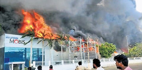 The fire spread rapidly to the main production unit, sending thick plumes of black smoke into the air.