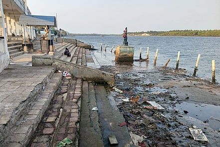 Godavari tributary Vasistha polluted  at Narasapuram in West Godavari. 