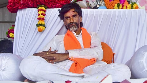 Maratha quota activist Manoj Jarange ends fast after government talks