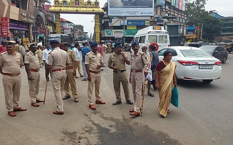 Hindu activists had announced plans to stage a black-band protest at Guddehosuru near Kushalnagar