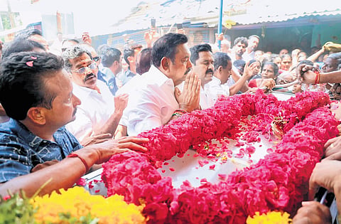 AIADMK general secretary Edappadi K Palaniswami paying respects to the late party functionary at his residence in Thiruppanandai in Thanjavur on Monday 