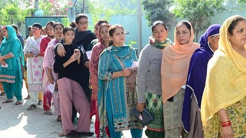 The CM reiterated that there is no deadline for registration under the scheme and urged women not to rush or panic.