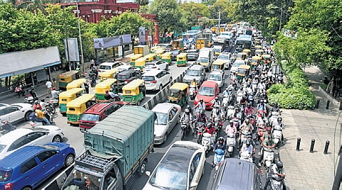 A jam-packed Kasturba Road leading to Lok Bhavan and Vidhana Soudha at the time of the event in the evening.