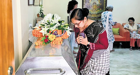 People pay tribute to the mortal remains of writer and poet Jagannath Prasad
Das at his residence in Bhubaneswar on Thursday 