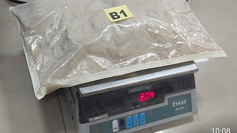 The substance was split between two bags, with 2.05 kg concealed in the false bottom of one bag and 2.04 kg in the other.