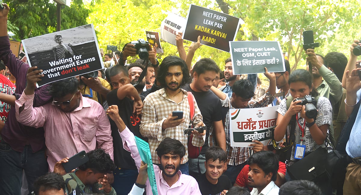 Students and education protesters holding placards at Jantar Mantar