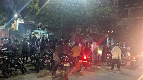 Liquor consumers crowding at a Tasmac outlet on Fourth Gate Road in Thoothukudi city as many liquor shops were shut as per a government order