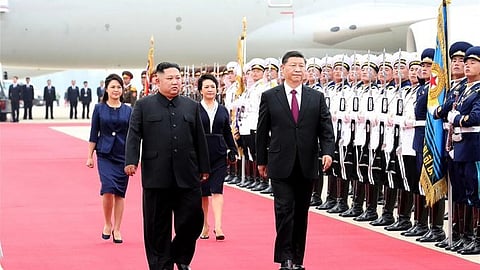 Kim and his wife Ri Sol-ju welcomed Xi, who was accompanied by his wife Peng Liyuan.