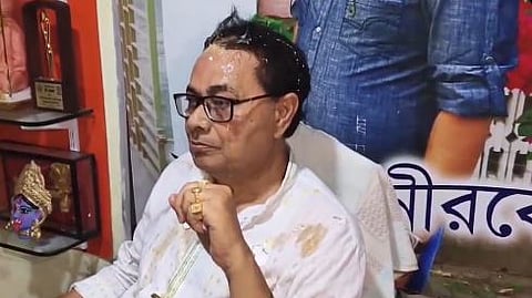 According to his family, a mob entered the former minister’s house and threw eggs at him, demanding his arrest.  