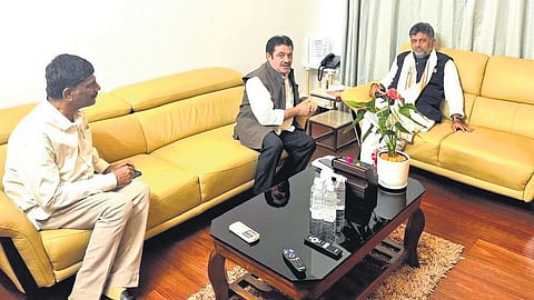 Former minister Zameer Ahmed Khan calls on Chief Minister DK Shivakumar 