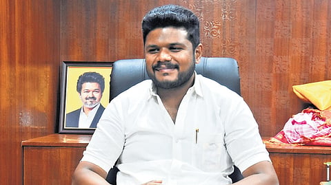 Mohamed parvas, Minister for Labour welfare at Secretrait. 