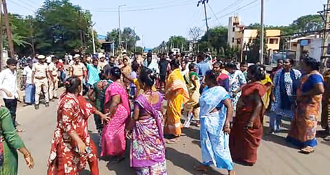 Neighbours and relatives of the three-year-old victim carried out a road blockade in Gummidipoondi, Tiruvallur district, on Monday.