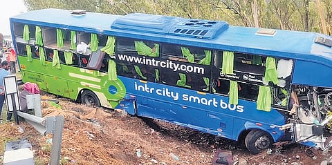 The bus veered into a roadside ditch, its front portion severely damaged, after collision against the borewell tractor 