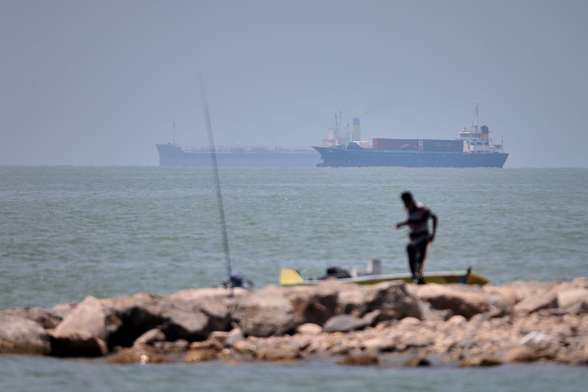 Iran closes Hormuz Strait as Israel continues attacks on Lebanon despite ceasefire