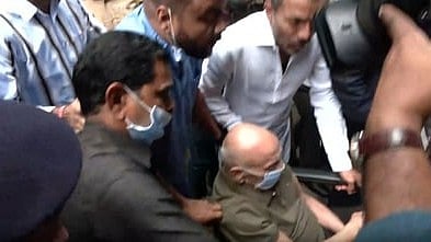 Prime accused, ex-NCP Leader Padamsinh Patil, now 86 years old, brought to the Special CBI Court, to appear in the June 3, 2006 double murder case.